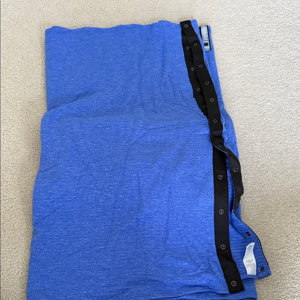 Lululemon Vinyasa Scarf/wrap , versatile with snapped buttons/ all sized fit
